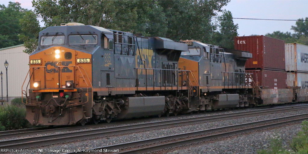 CSX 835